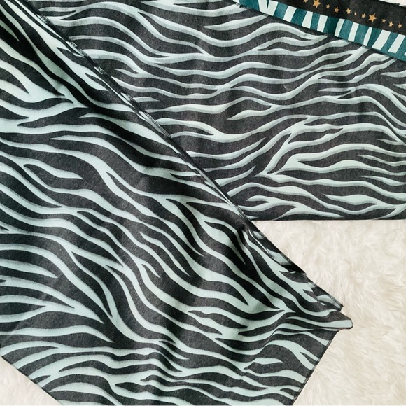 Ann Taylor Large Zebra 🦓 Shawl/Scarf - Picture 5 of 8